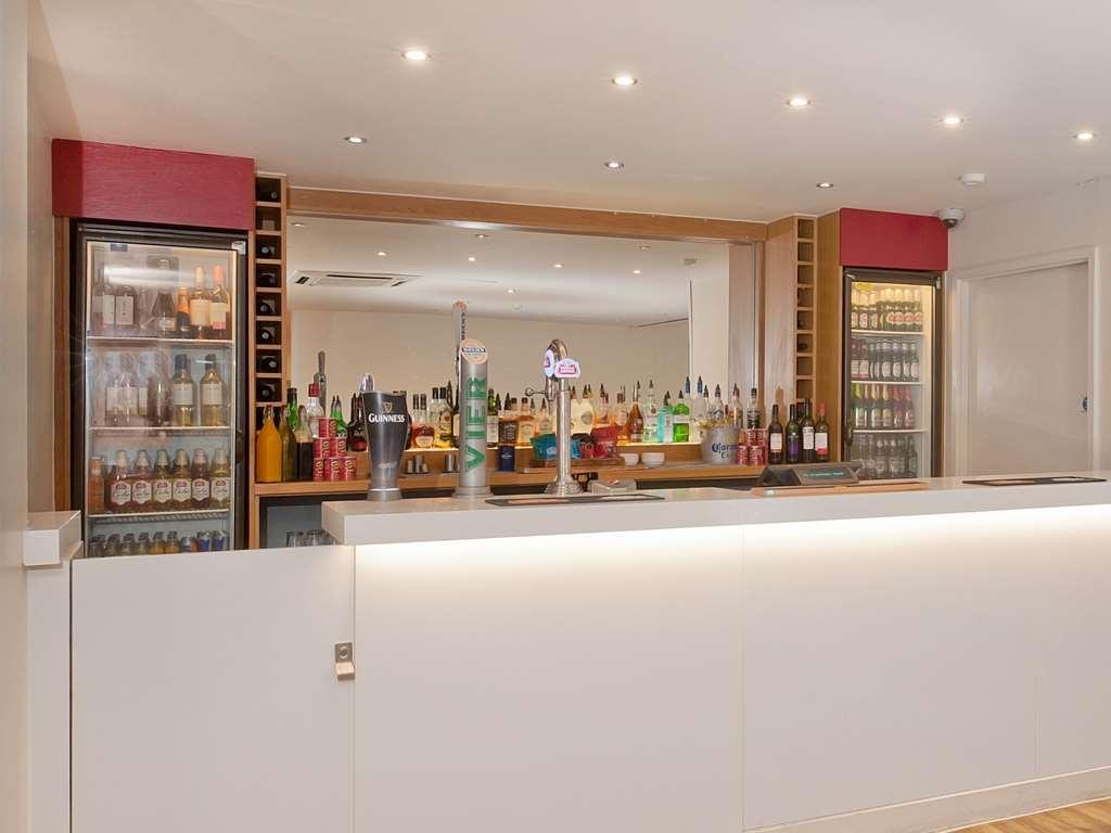 Travelodge Manchester Central Salford  Restaurant bilde