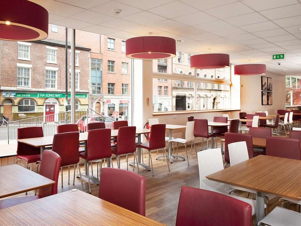 Travelodge Manchester Central Salford  Restaurant bilde